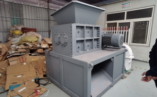 撕碎機撕碎硬紙殼，全程記錄！